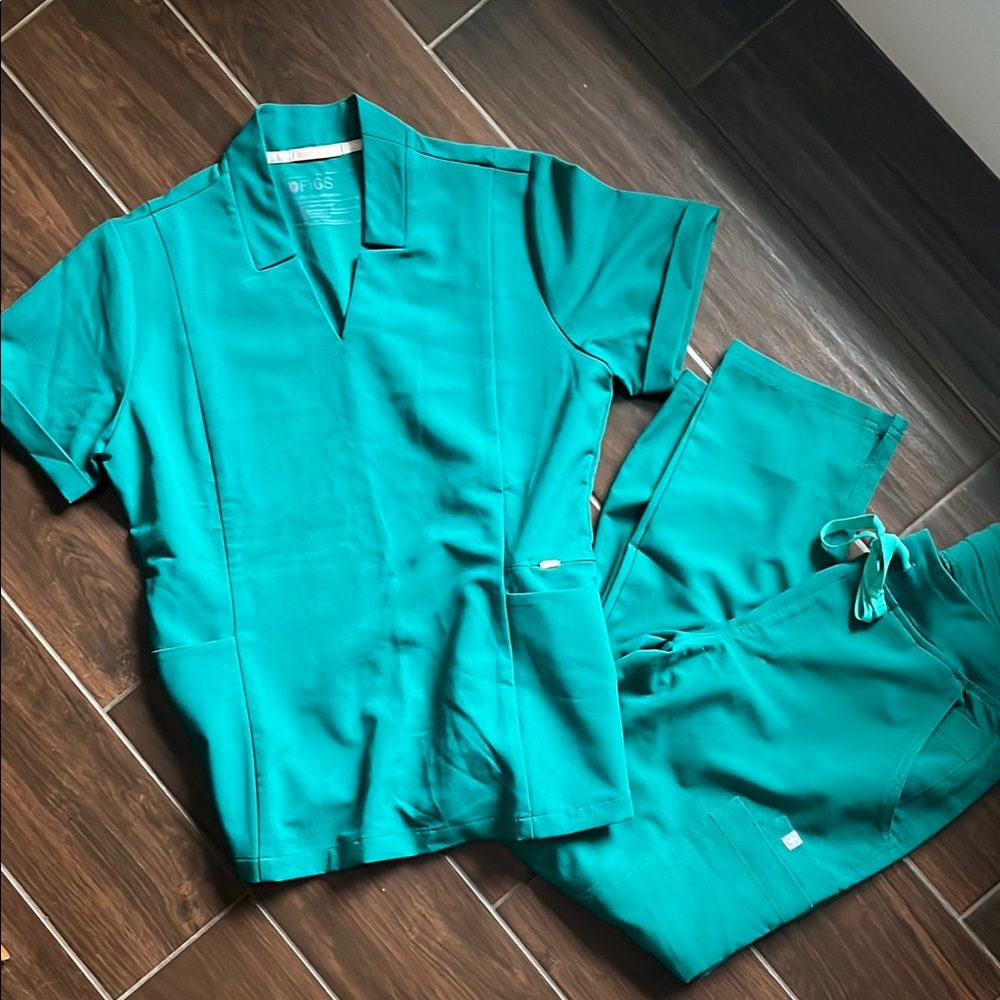 Figs hunter green scrubs small